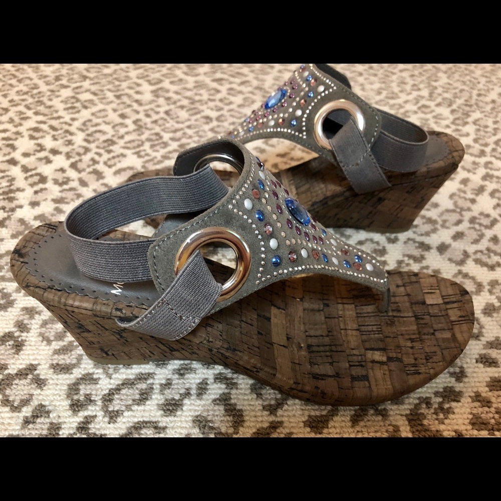 White Mountain grey wedges